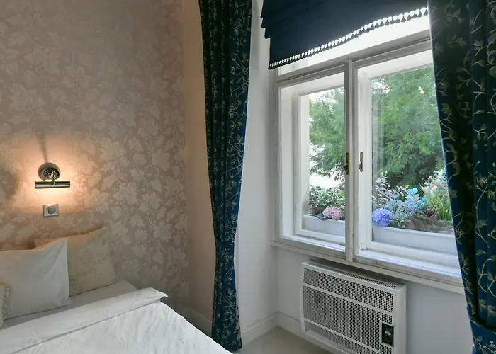 Old Town Apt, Charles Bridge 3 Min, Private Garden, Breakfast In Knight Hall