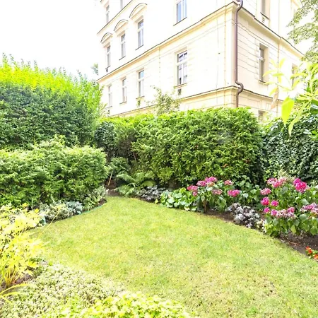 Deluxe In Old Town, Charles Bridge 3 Min, Private Garden, Breakfast Praga