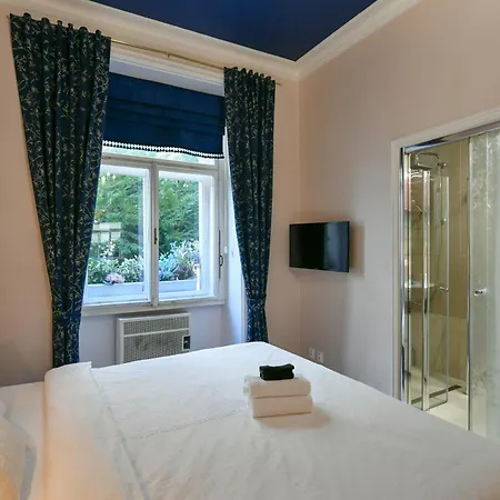 Deluxe In Old Town, Charles Bridge 3 Min, Private Garden, Breakfast Apartment