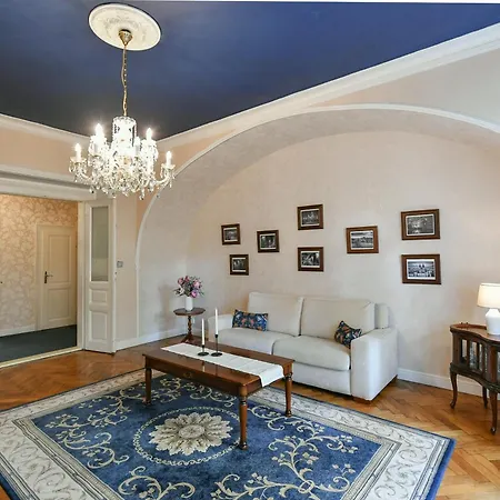 Deluxe In Old Town, Charles Bridge 3 Min, Private Garden, Breakfast Praga