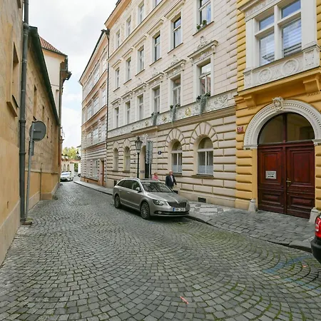 Deluxe In Old Town, Charles Bridge 3 Min, Private Garden, Breakfast Apartment Prag