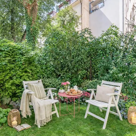 Charles Bridge 3 min, Garden, Quiet Apartment