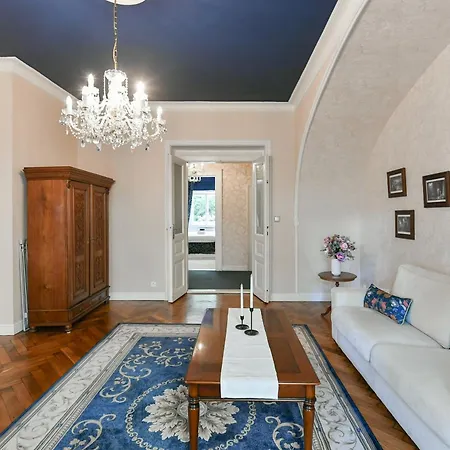 Διαμέρισμα Deluxe In Old Town, Charles Bridge 3 Min, Private Garden, Breakfast *