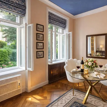 Romantic Garden Near Charles Bridge, Breakfast, Parking, 4-year Host براغ
